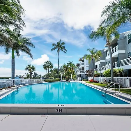 Waterfront, Spa/Pool, Private Paradise On Lbk!